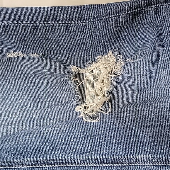 Women's Old Navy Sky-Hi Wide Leg Jeans, Washed Blue, Size 6 Petite, Pre-Owned - Picture 8 of 10